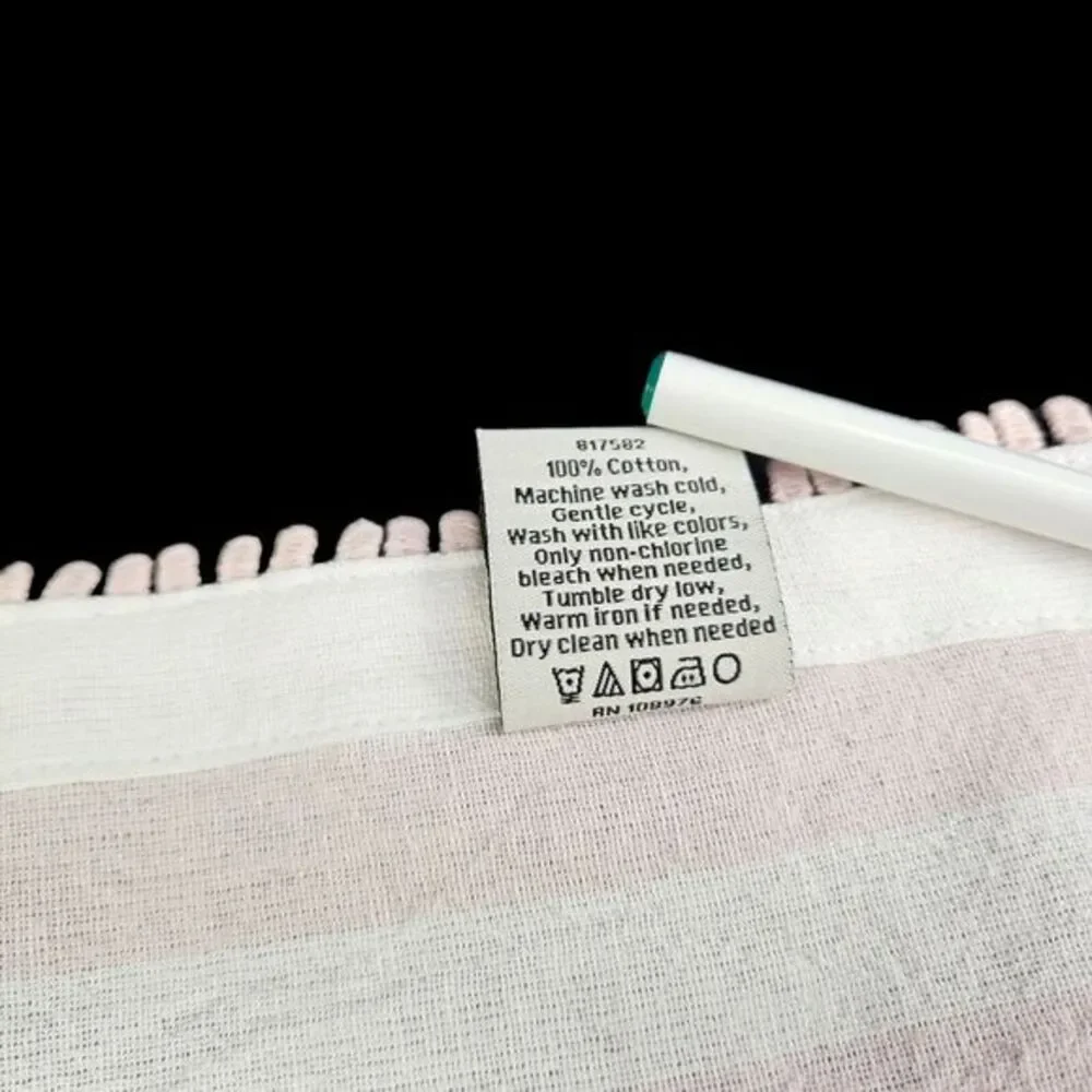 August & Leo 4 Napkins Pack Square 18 x 18 Inch Pink and White Striped Cotton Nw